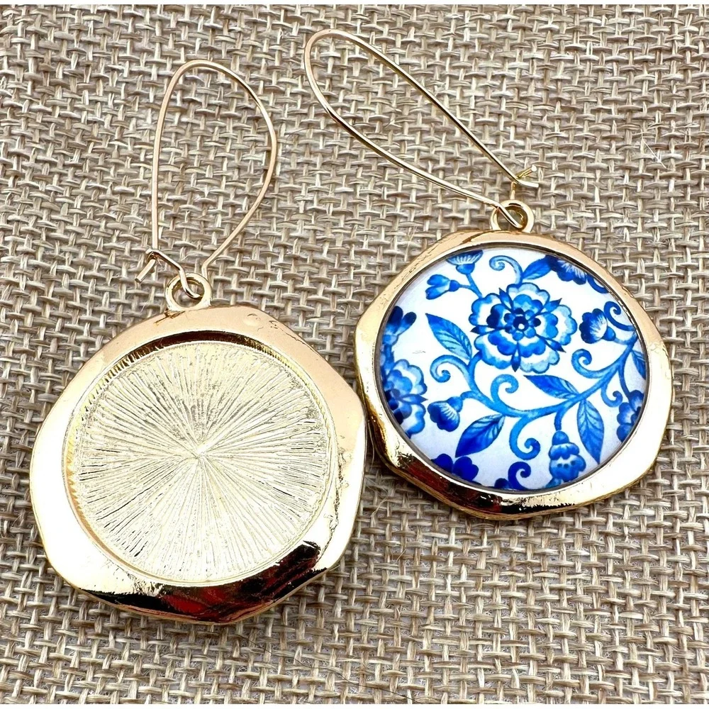 Cobalt Blue Floral Epoxy‎ Resin Round Gold Tone Earrings - Picture 3 of 4